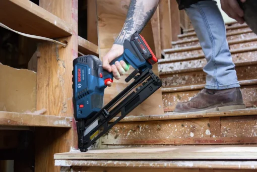 Bosch Power Tools 18V 15-Gauge Angled Finisher Kit GNH18V-15MAB12