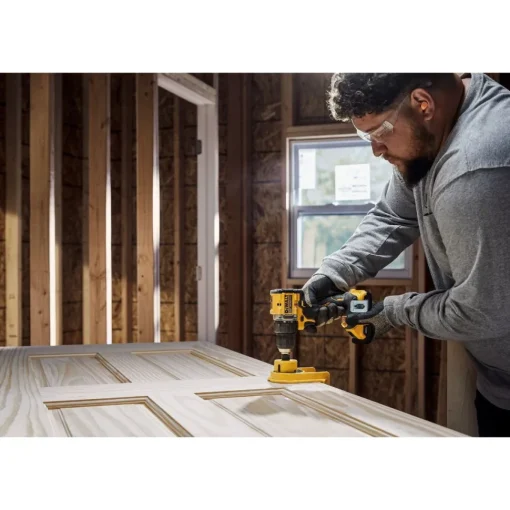 DeWalt ATOMIC COMPACT SERIES 20V MAX* Brushless Cordless 1/2" Drill/Driver Kit DCD794D1