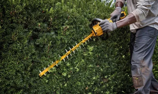 DeWalt 60V MAX 26" Brushless Cordless Hedge Trimmer Kit DCHT870T1