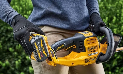 DeWalt 60V MAX 26" Brushless Cordless Hedge Trimmer Kit DCHT870T1