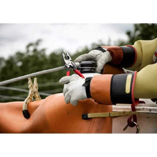 Milwaukee 9" Lineman's Dipped Grip Pliers w/ Thread Cleaner (USA) MT500T